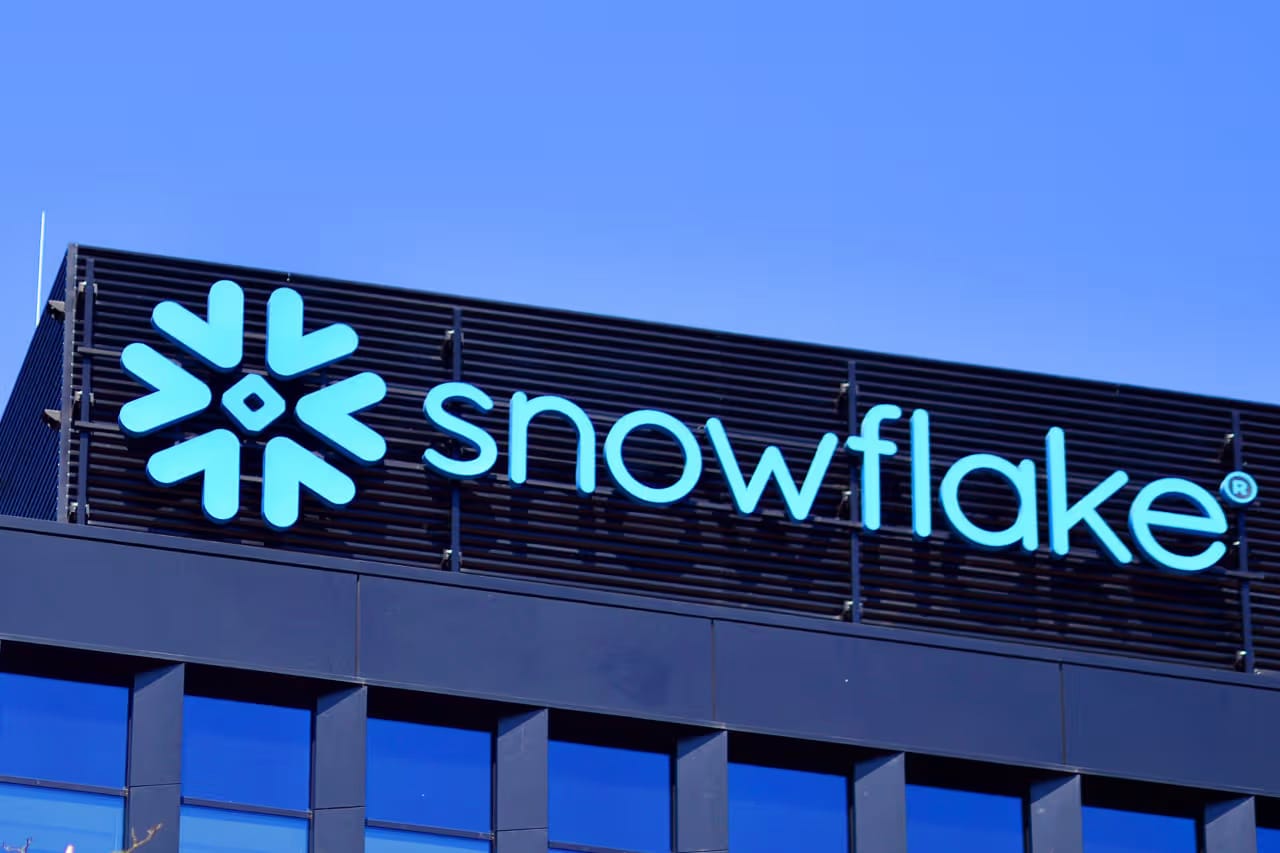 Snowflake Acquires Open Source PostgreSQL Startup Crunchy Data